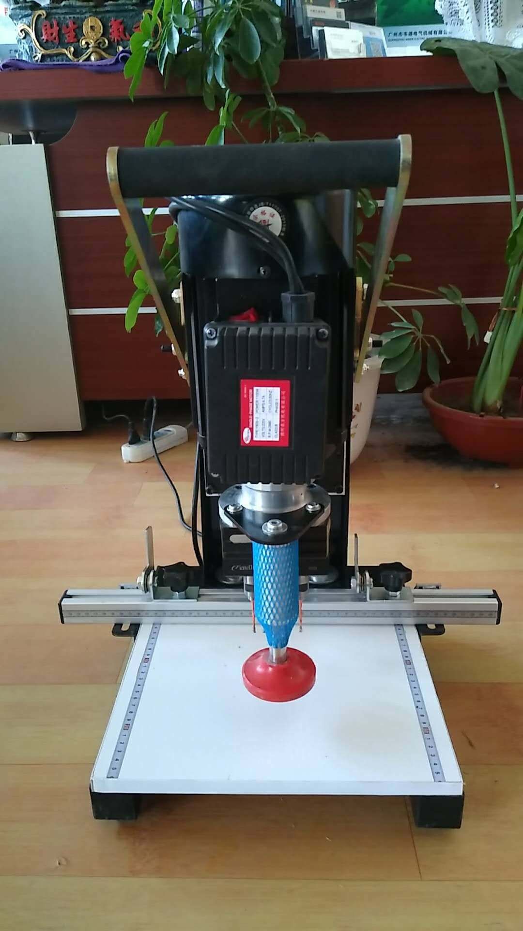 [HCMC] wood door hinge drill