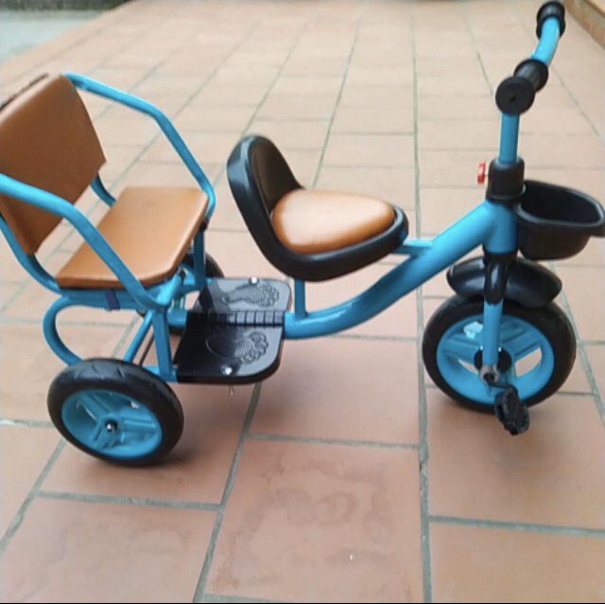Xe đạp xích lô cho bé