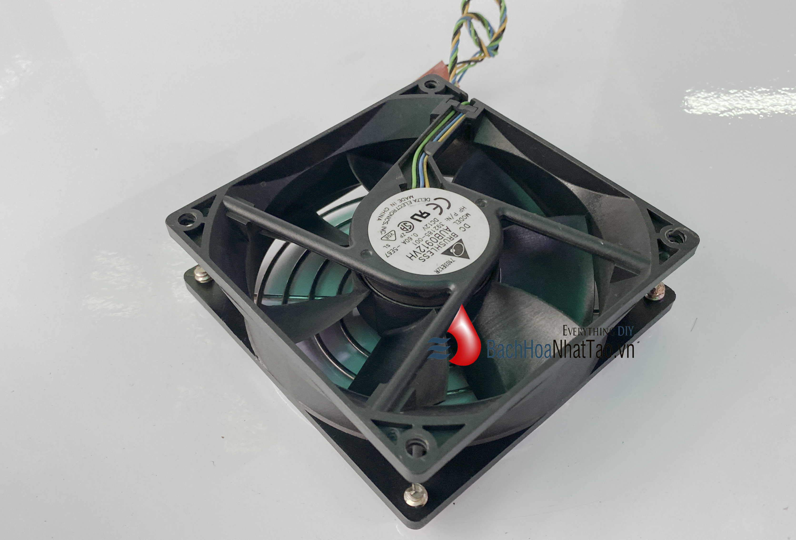Quạt DC Blushless 12v vuông 9cm
