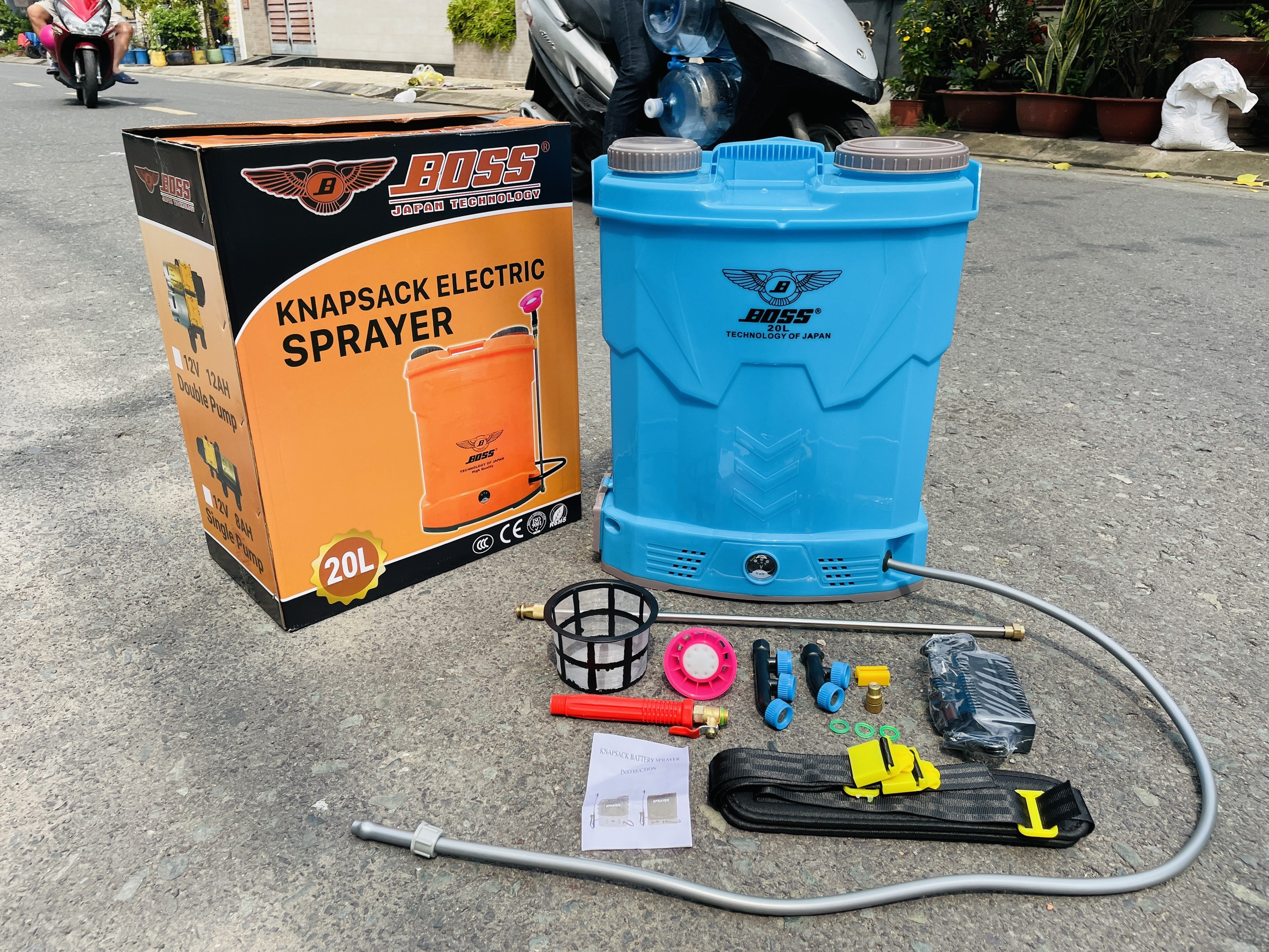 Bình phun xịt trừ sâu bằng điện boss 20l 12v 8ah | 1 bơm | công nghệ nhật bản | bình xịt điện