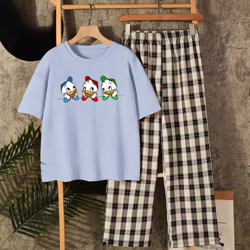 Sét bộ quần áo in hình 3 chú vịt con kèm quần kẻ siêu đáng yêu