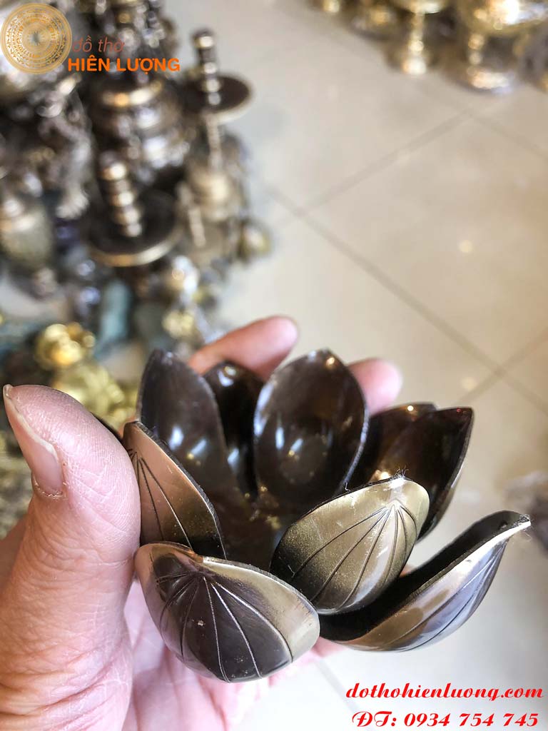 Highlight double copper lotus flower candle holder (1 pair)