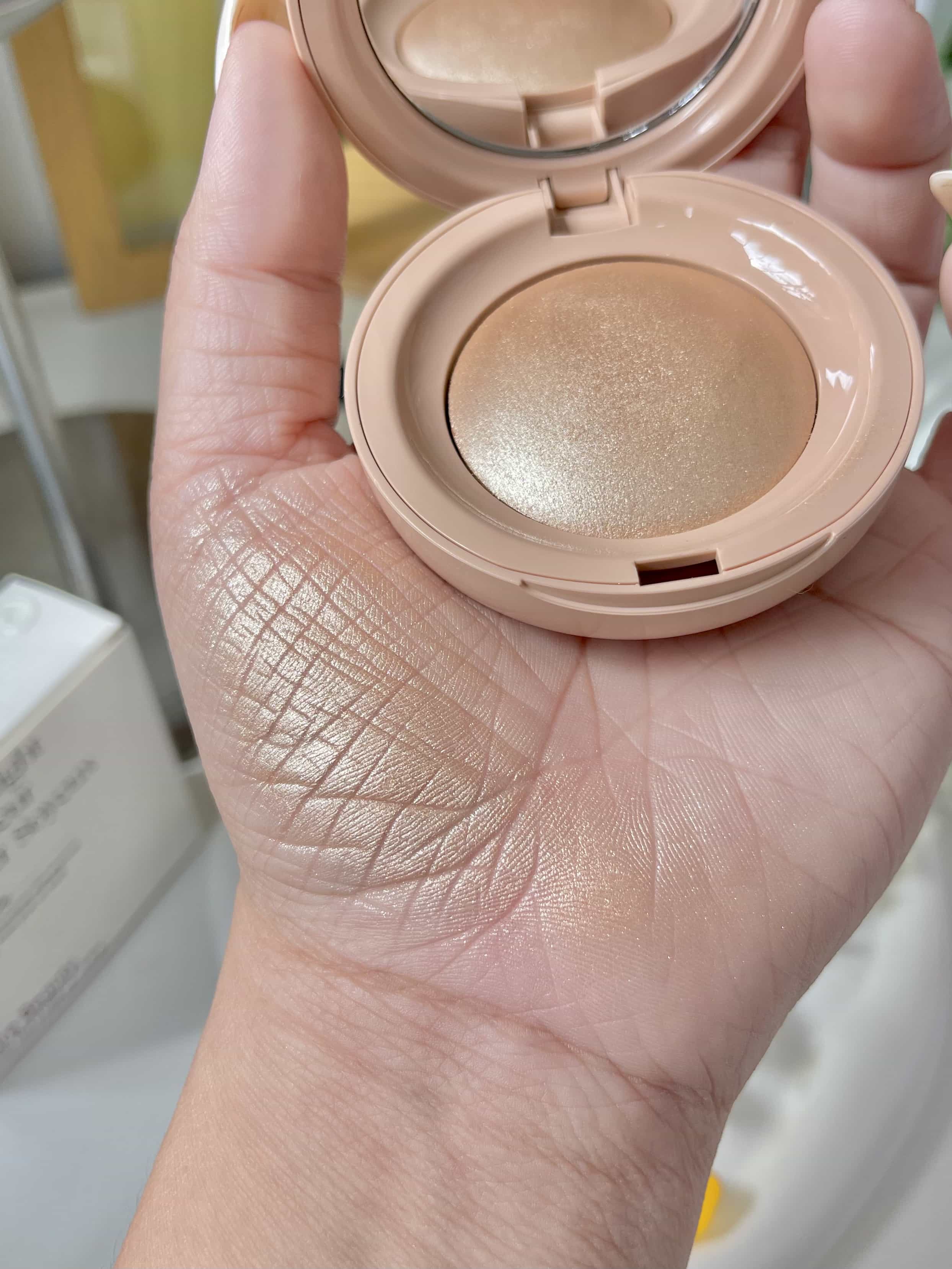 Phấn highlight Rare Beauty Positive Light Silky Touch