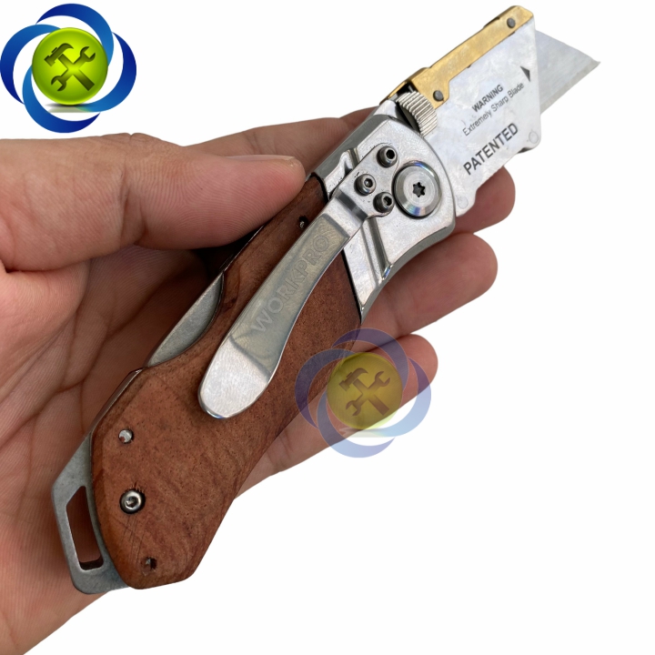 Dao rọc cáp Workpro WP211014 gấp gọn thân gỗ kèm 10 lưỡi