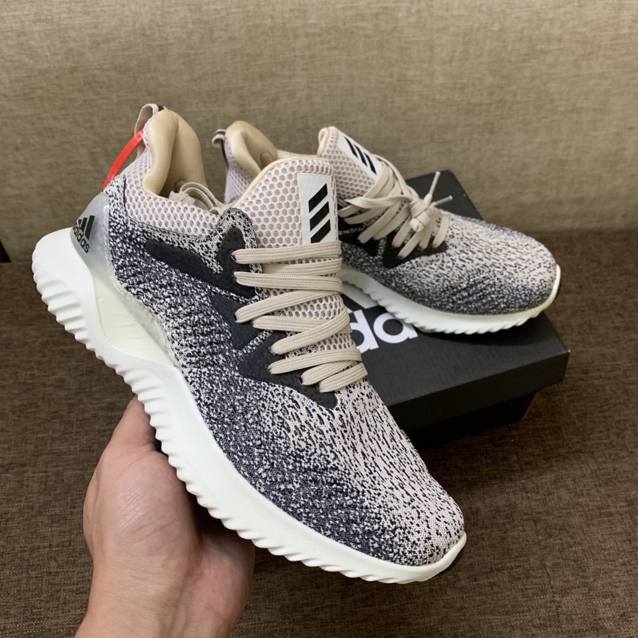 Giầy Thể Thao Nam Nữ Alphabounce