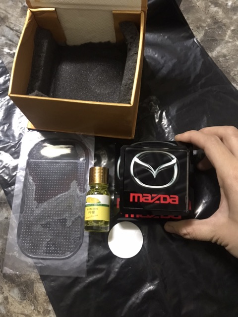 Nước hoa ô tô theo xe có logo hãng