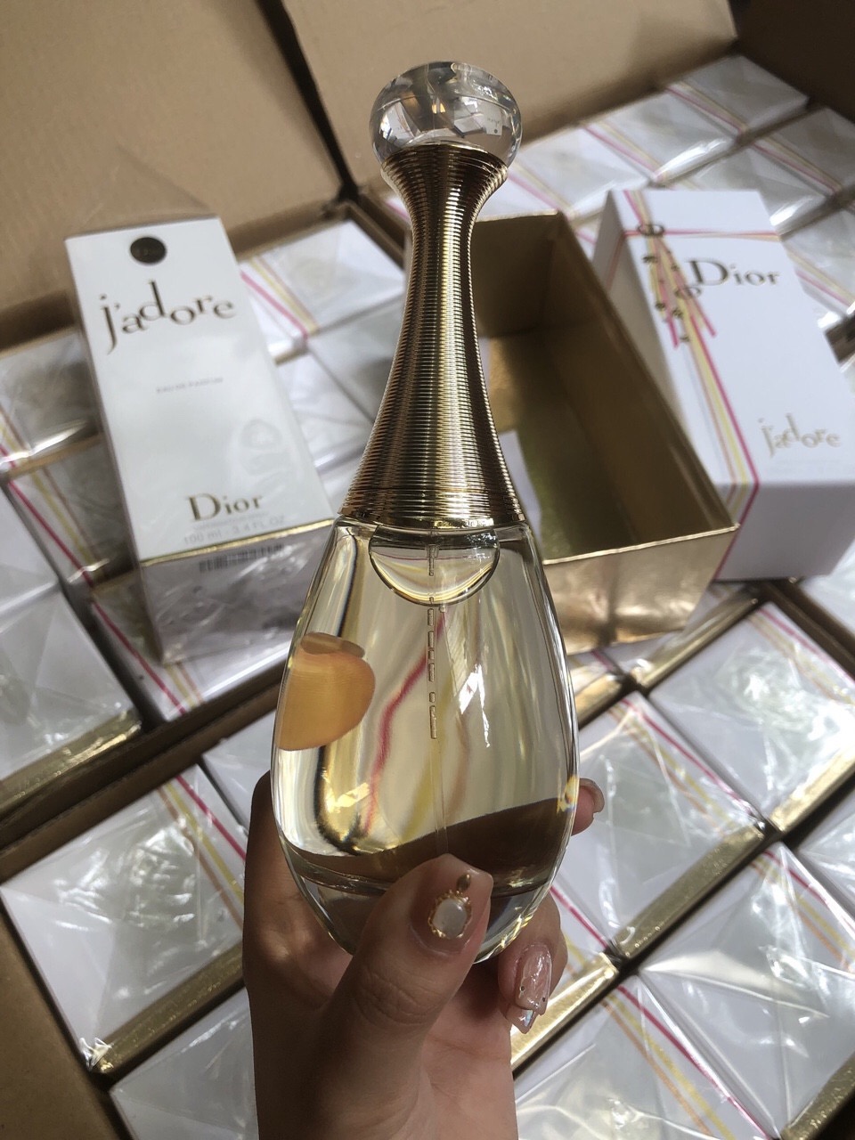 Nước hoa nữ J`adore của hãng CHRISTIAN DIOR