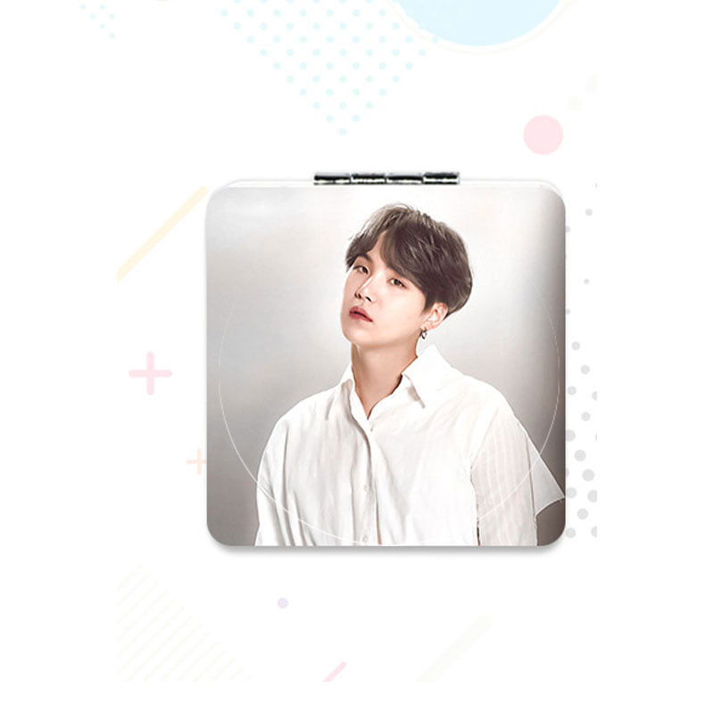 Gương cầm tay Suga BTS hình vuông