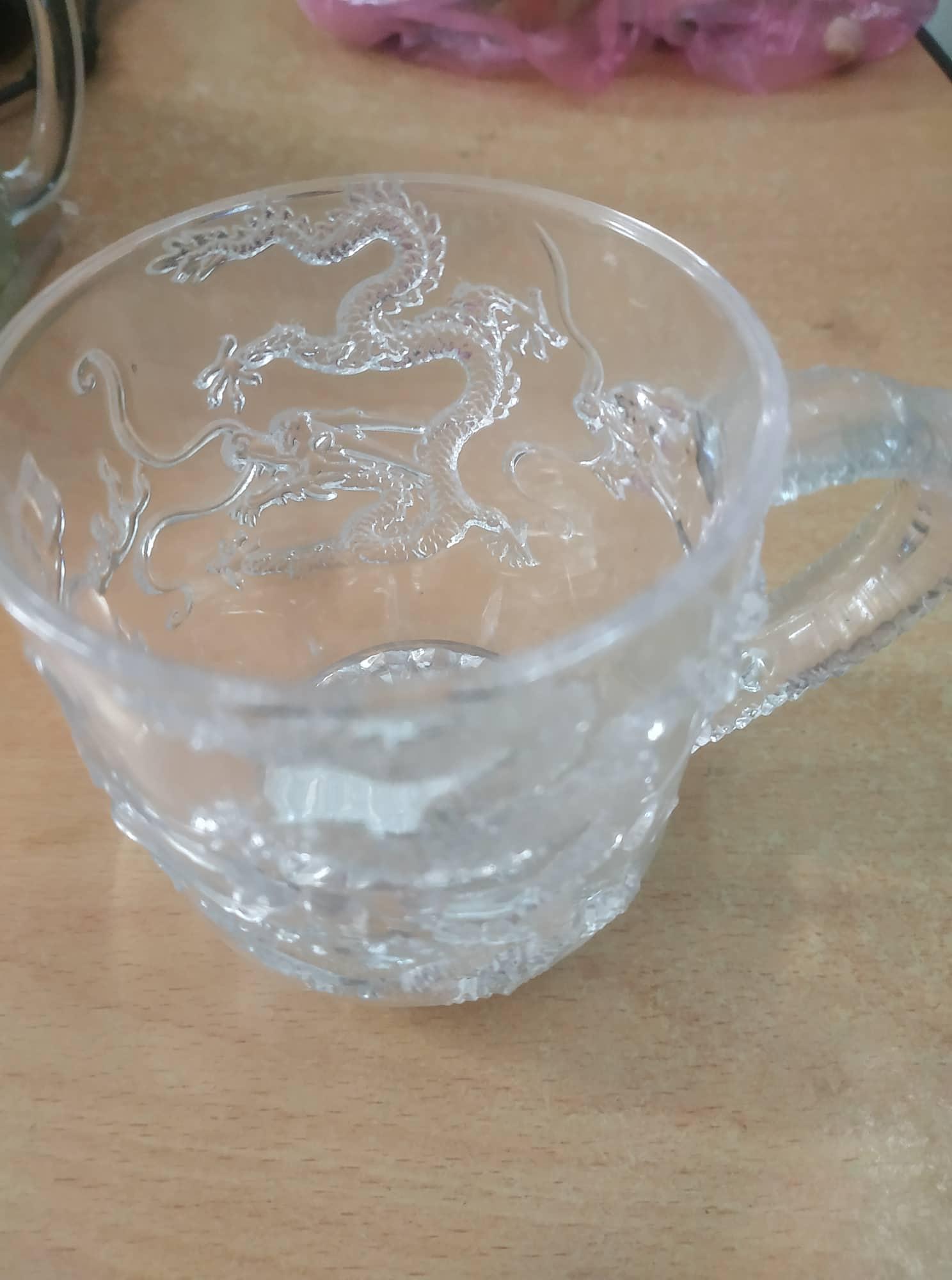 Chiếc Ly Thần Kỳ đổ nước tự sáng