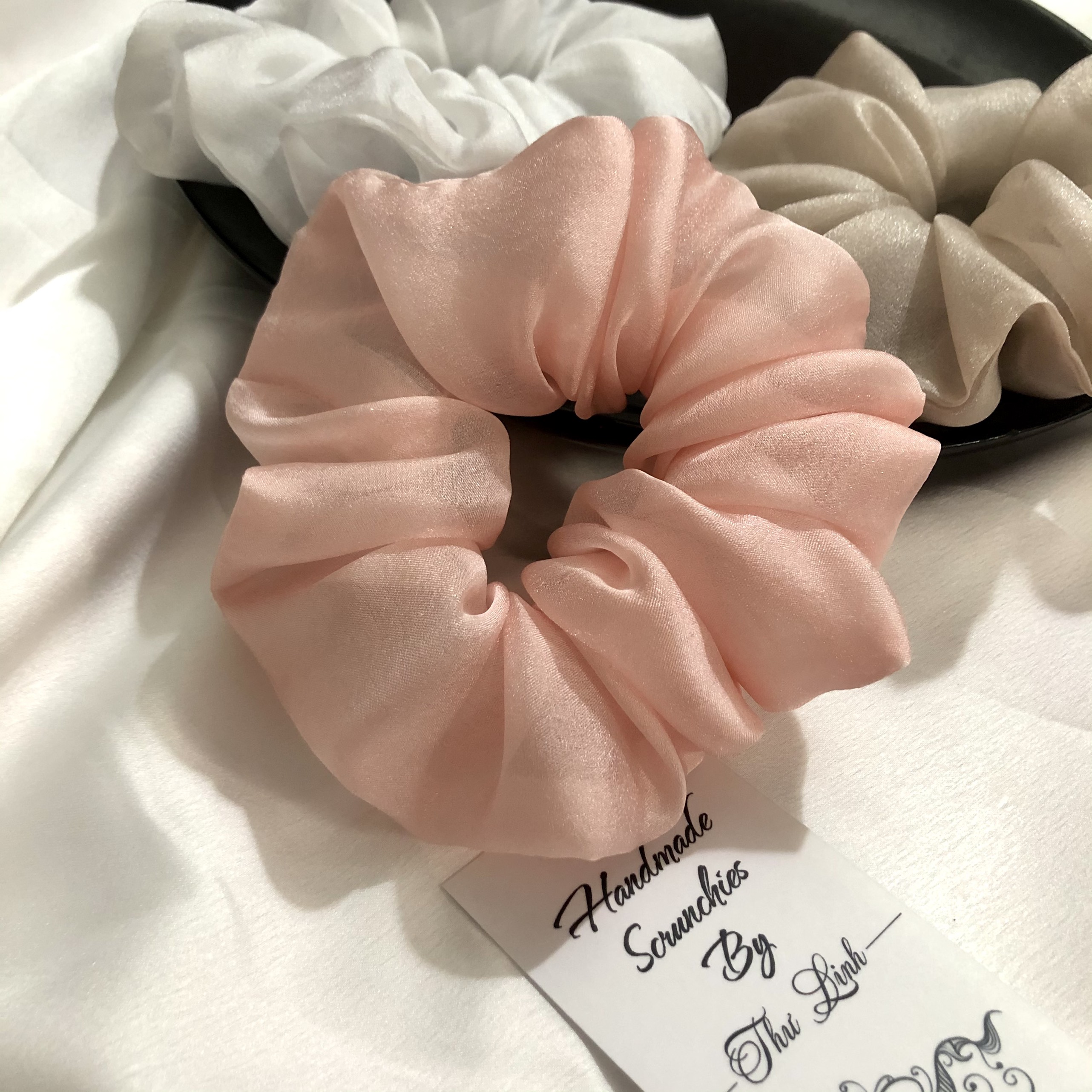 Scrunchies dây buộc tóc, cột tóc lụa ngọc trai cao cấp