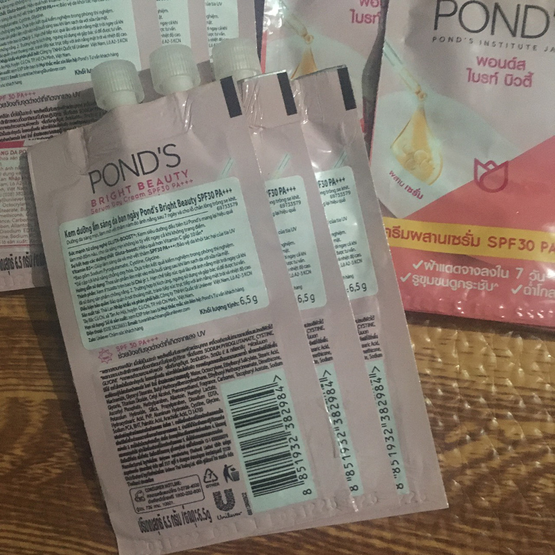 5 Gói kem dưỡng ẩm sáng da ban ngày Pond's Bright Beauty SPF30PA++- Hàng khuyến mại 6.5g