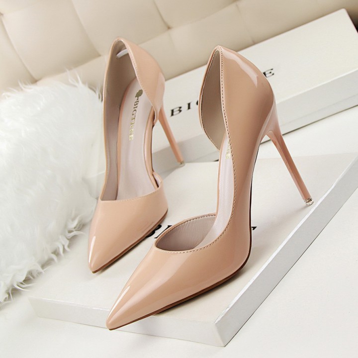 638-5 HIGH HEELS BIG TREE