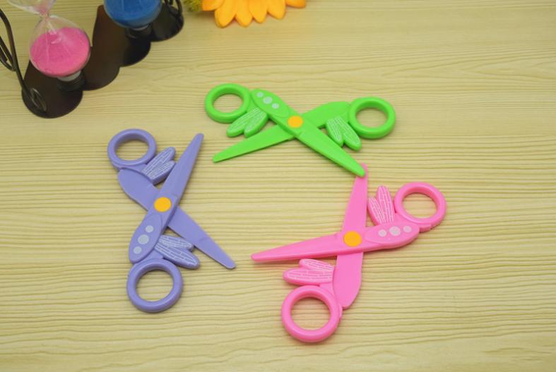 Kéo tập cắt an toàn cho bé
