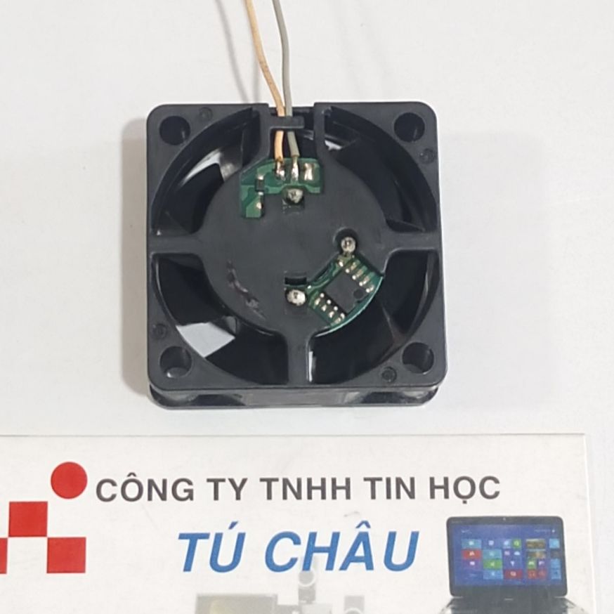 Quạt tản nhiệt Fan 4Cm X 4Cm X 1.5Cm - Điện áp DC 24V (Loại 2 dây nối nguồn)