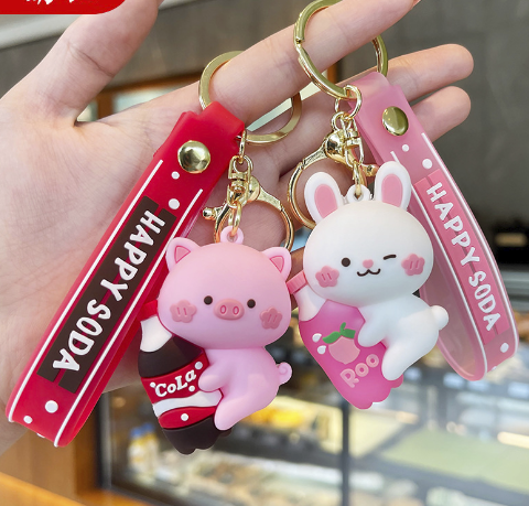 High Quality Keychain ​​With Animals Holding Water Bottles