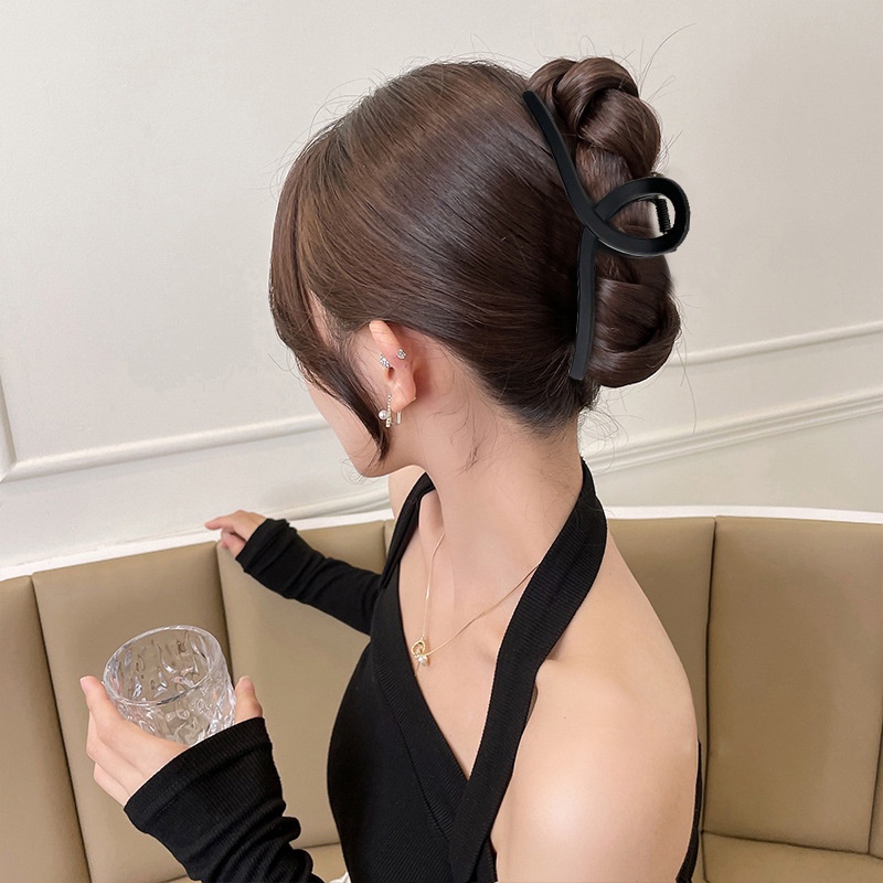 Kẹp Tóc Hình Cá Mập Màu Đen