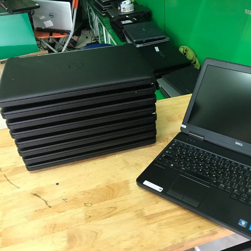 Laptop Dell Latitude E5540 mới 95-98% core i5 4300U RAM 4GB, ổ cứng SSD 128GB, màn hình 15.6" tặng bộ quà tặng trị giá 500k gồm cặp, sạc, chuột không dây, bàn lót di chuột - AIT Shop