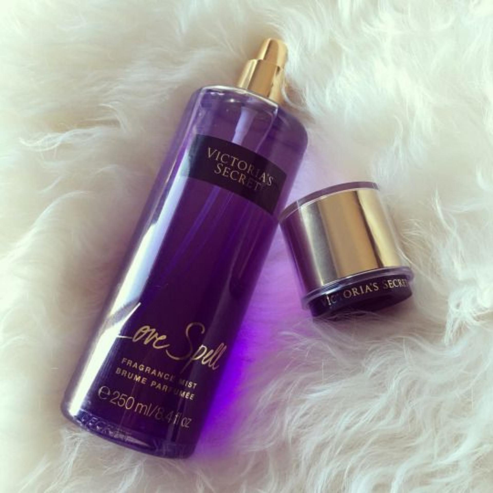 Xịt thơm toàn thân Victoria Secret 250ml Mùi Love Spell
