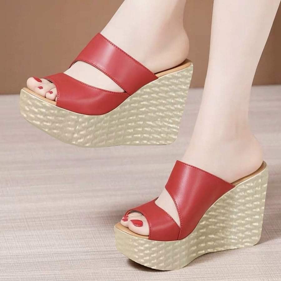 DÉP XUỒNG QUAI KHOÉT CÁCH ĐIỆU