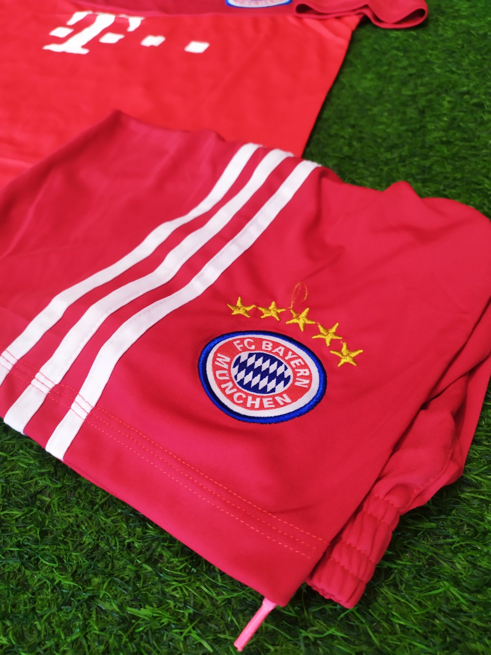 BỘ QUẦN ÁO ĐÁ BANH CLB BAYERMUNICH MỚI NHẤT MÙA 21/22