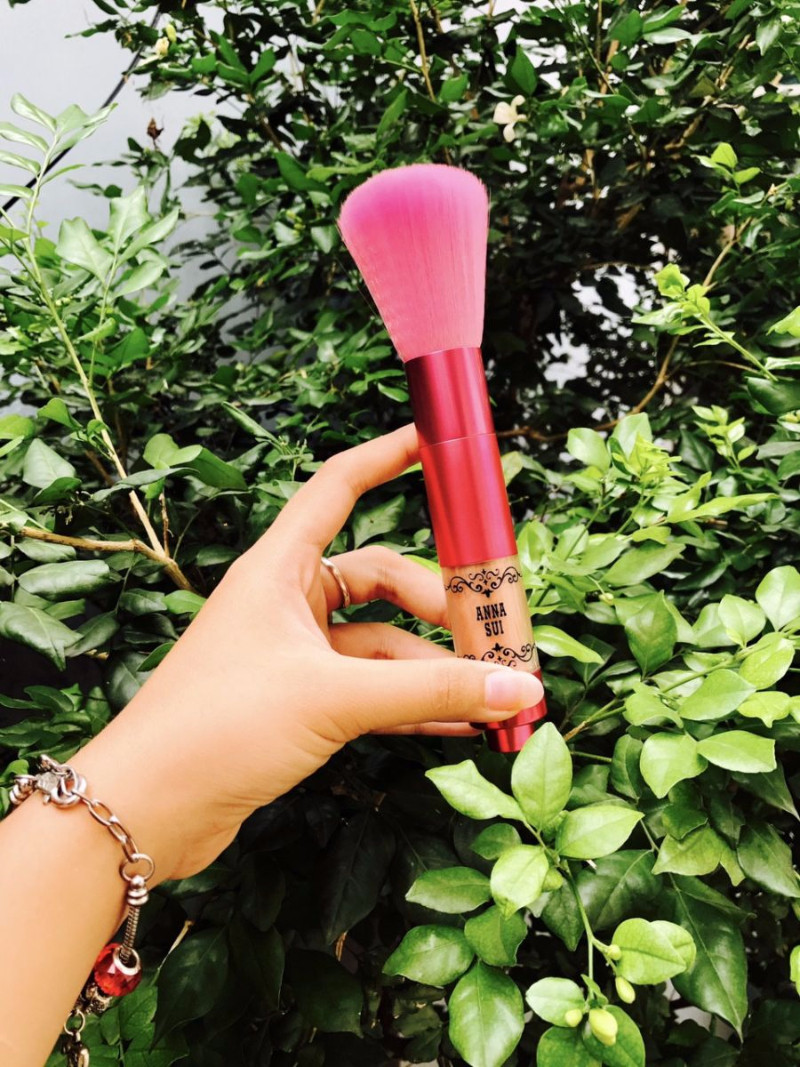 Phấn phủ makeup body và cọ tán Anna Sui cao cấp