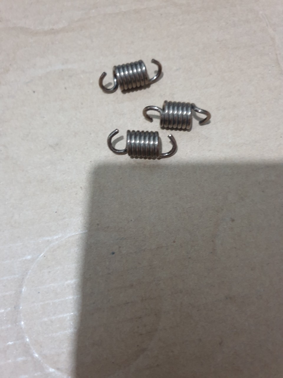 ( 5 CÁI) LÒ XO BỐ CÔN MÁY CƯA XÍCH 361/382MS