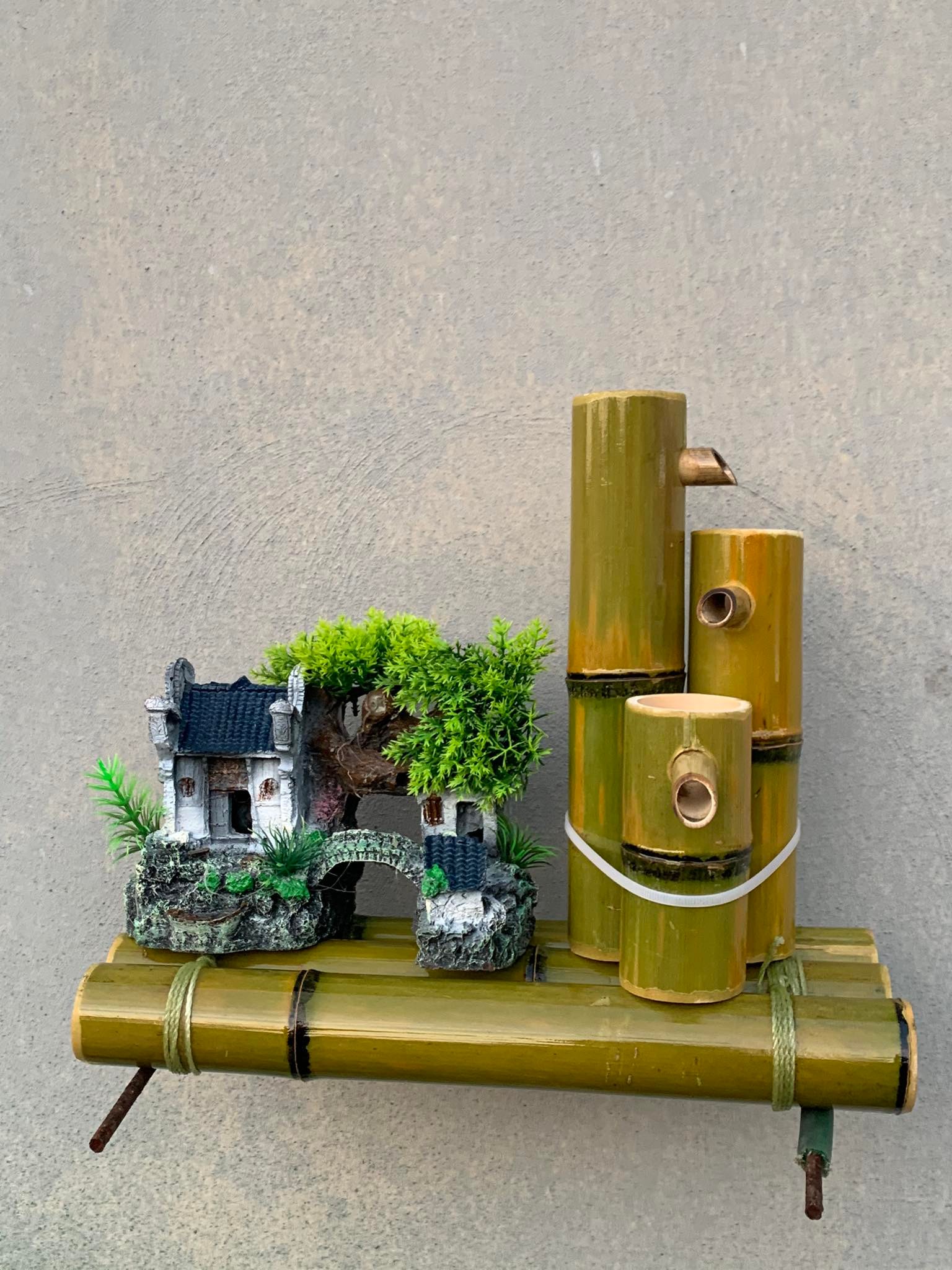 Thác nước tiểu cảnh (thác nước bằng tre)
