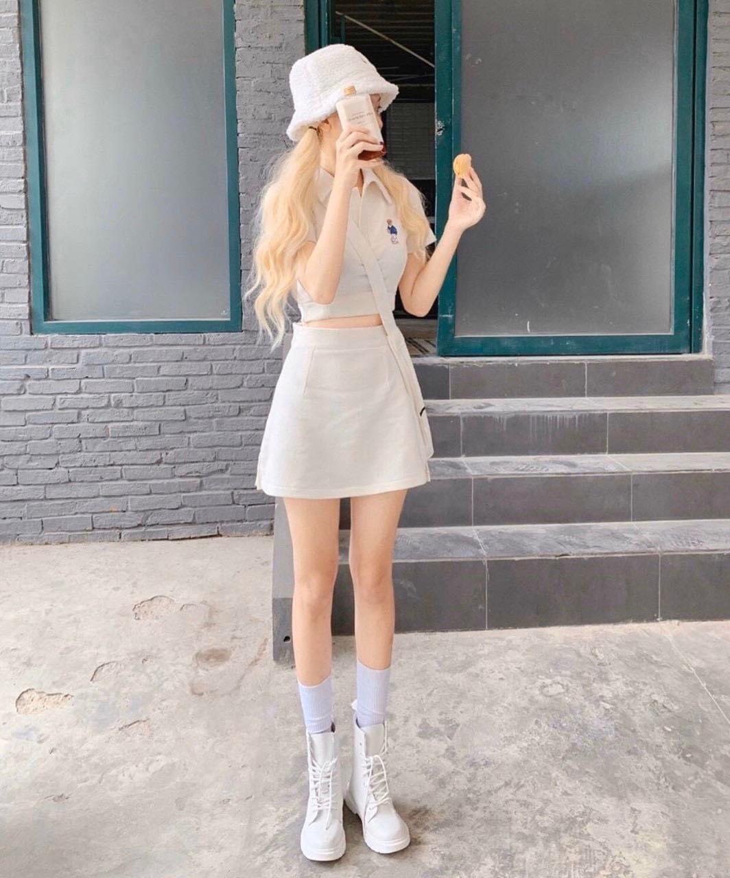 Sét áo croptop và chân váy in hình gấu