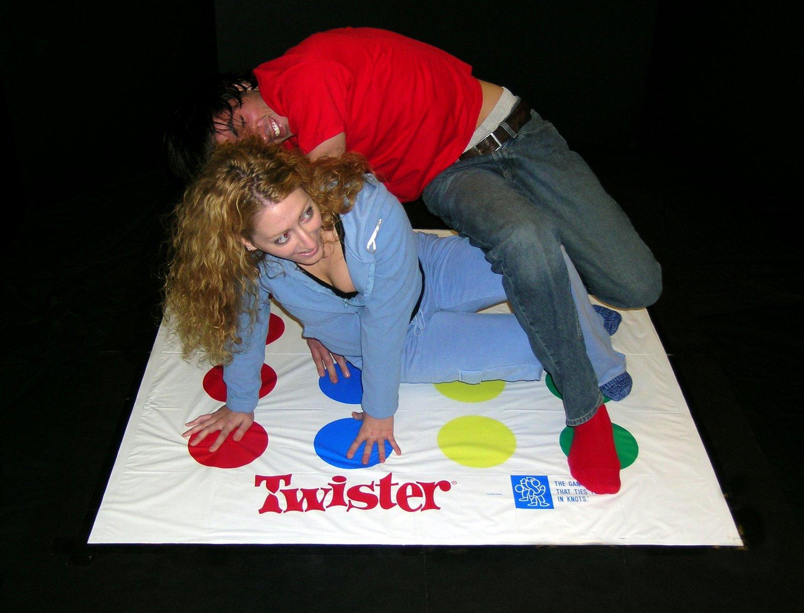 [HCM]TRÒ CHƠI BOARD GAME TWISTER