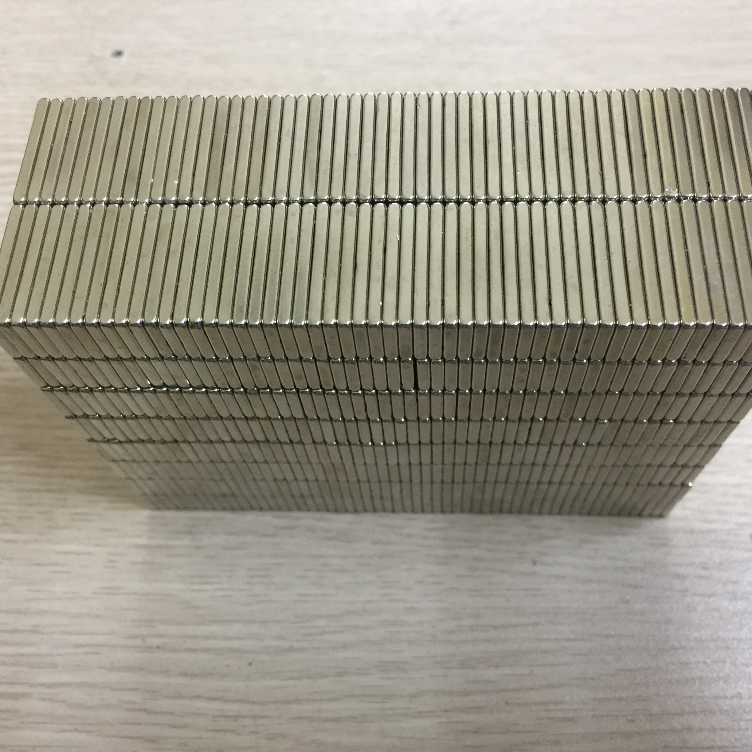 NAM CHÂM ĐẤT HIẾM 20X10X2MM