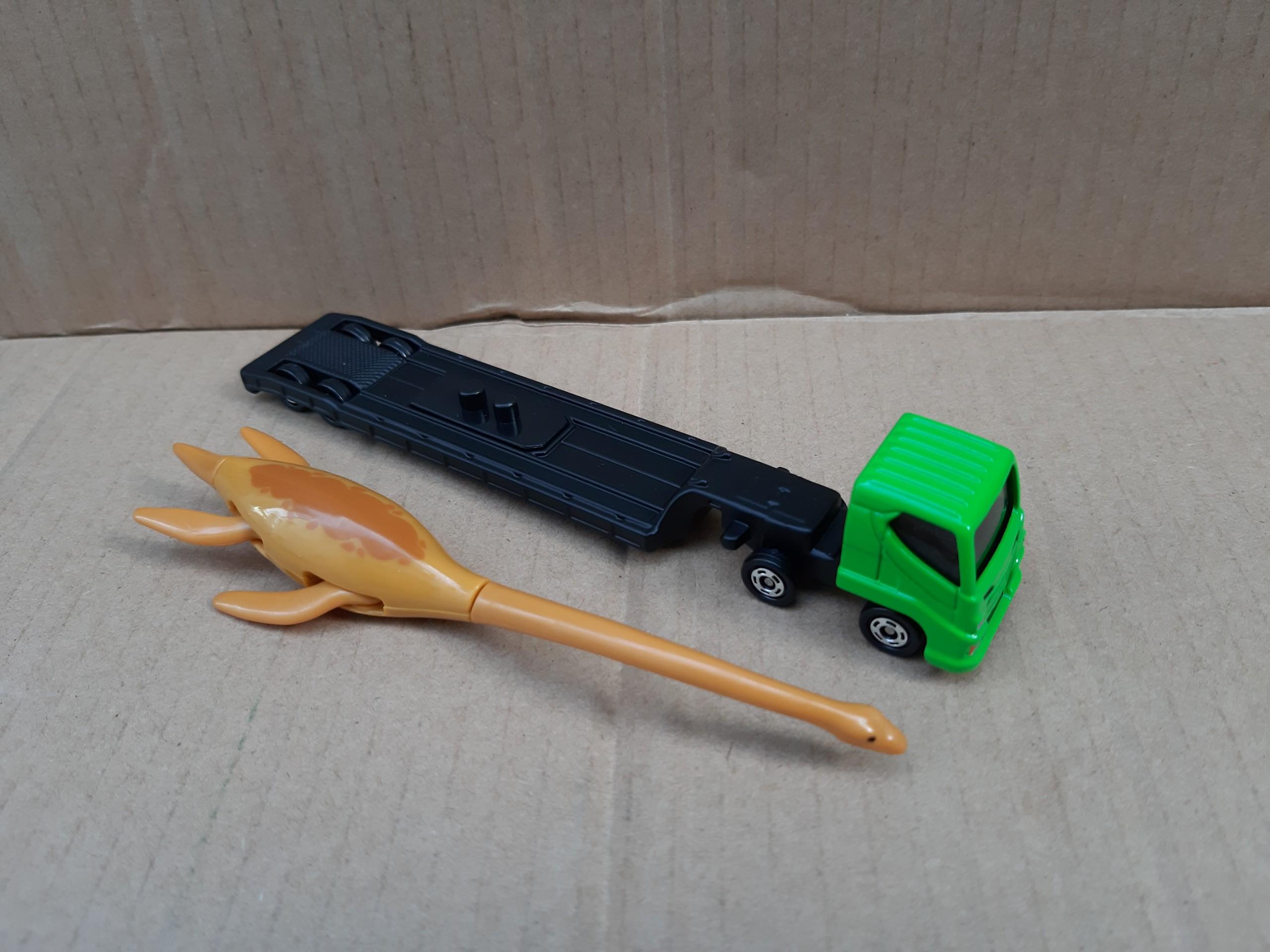 Xe mô hình Tomica - Xe container chở khủng long cho bé