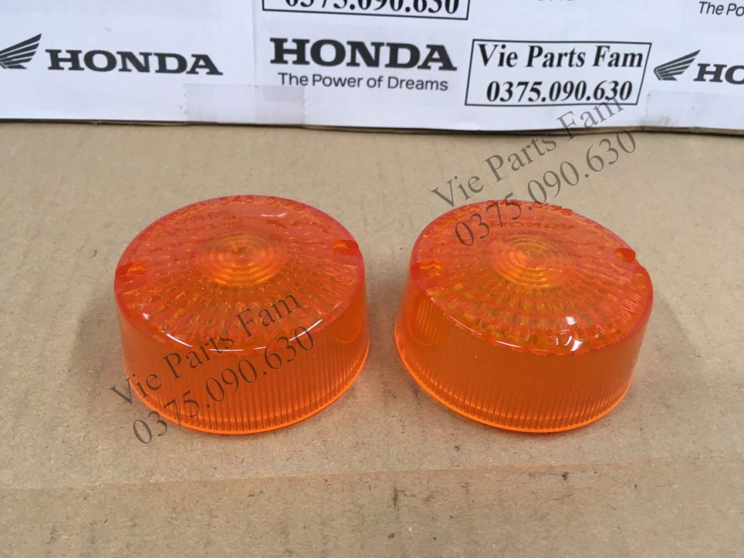Nắp chụp xi nhan Honda Cub 81 (giá 1 cặp 2 cái)