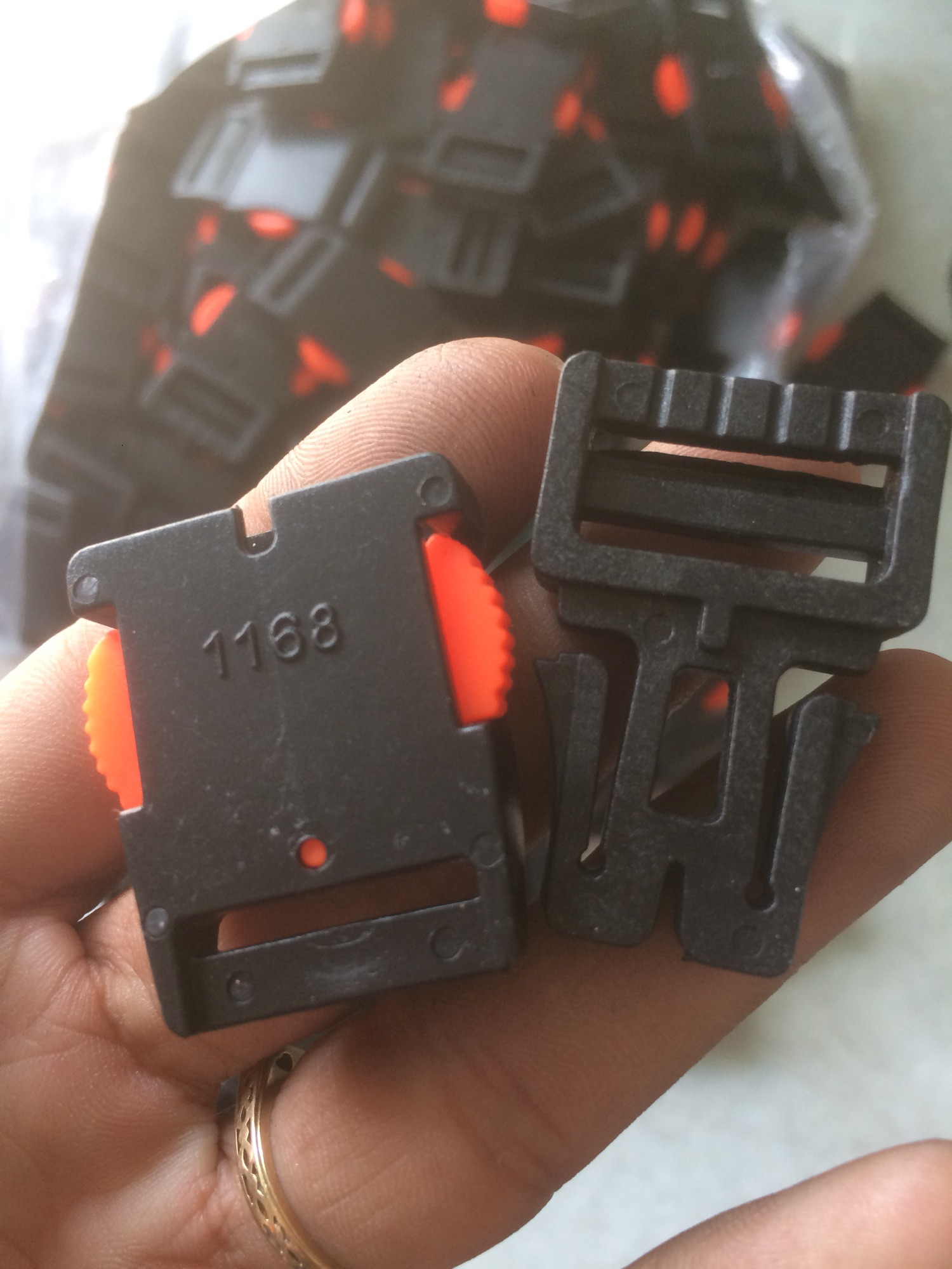 Set 10 khoá cài quay nón bảo hiểm balo