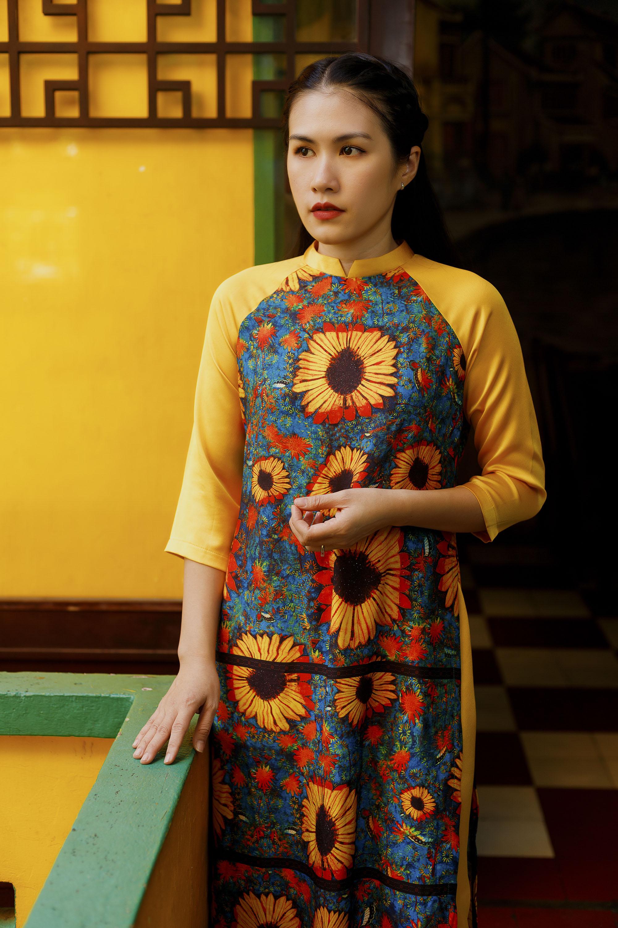 Áo dài lụa cách tân hoa hướng dương - Desey