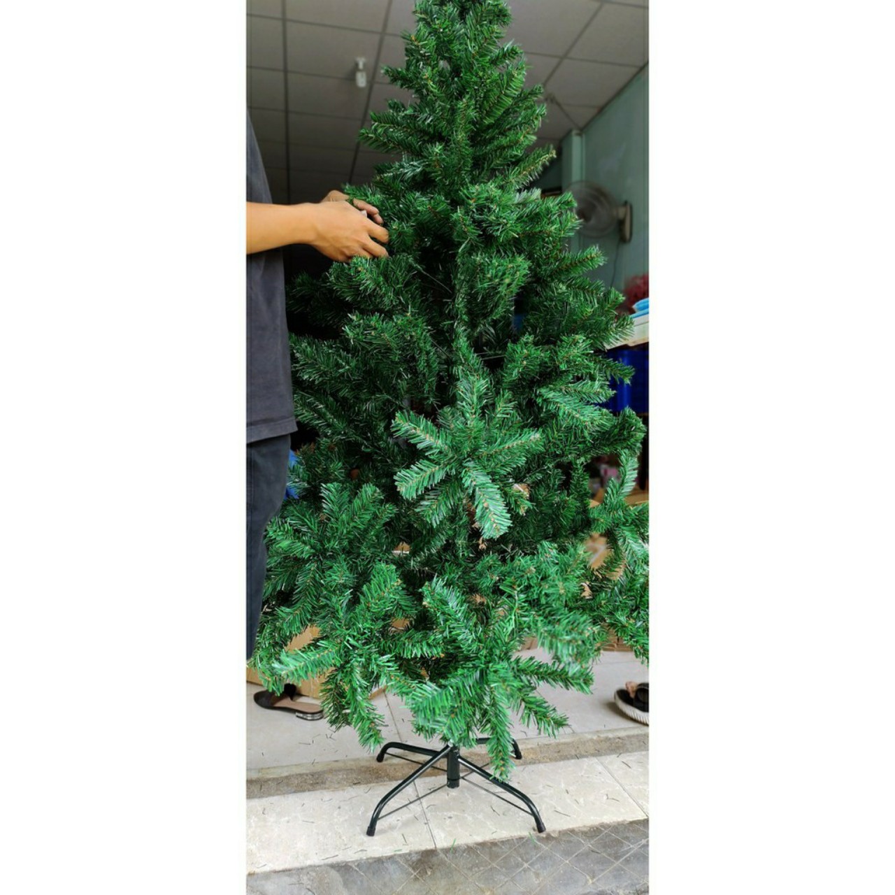 Cây thông 1.5M Cao Trang Trí Giáng Sinh Noel Việt Nam Cao Cấp Rẻ Chất Lượng( tặng 4 dây kim tuyến ) QT201