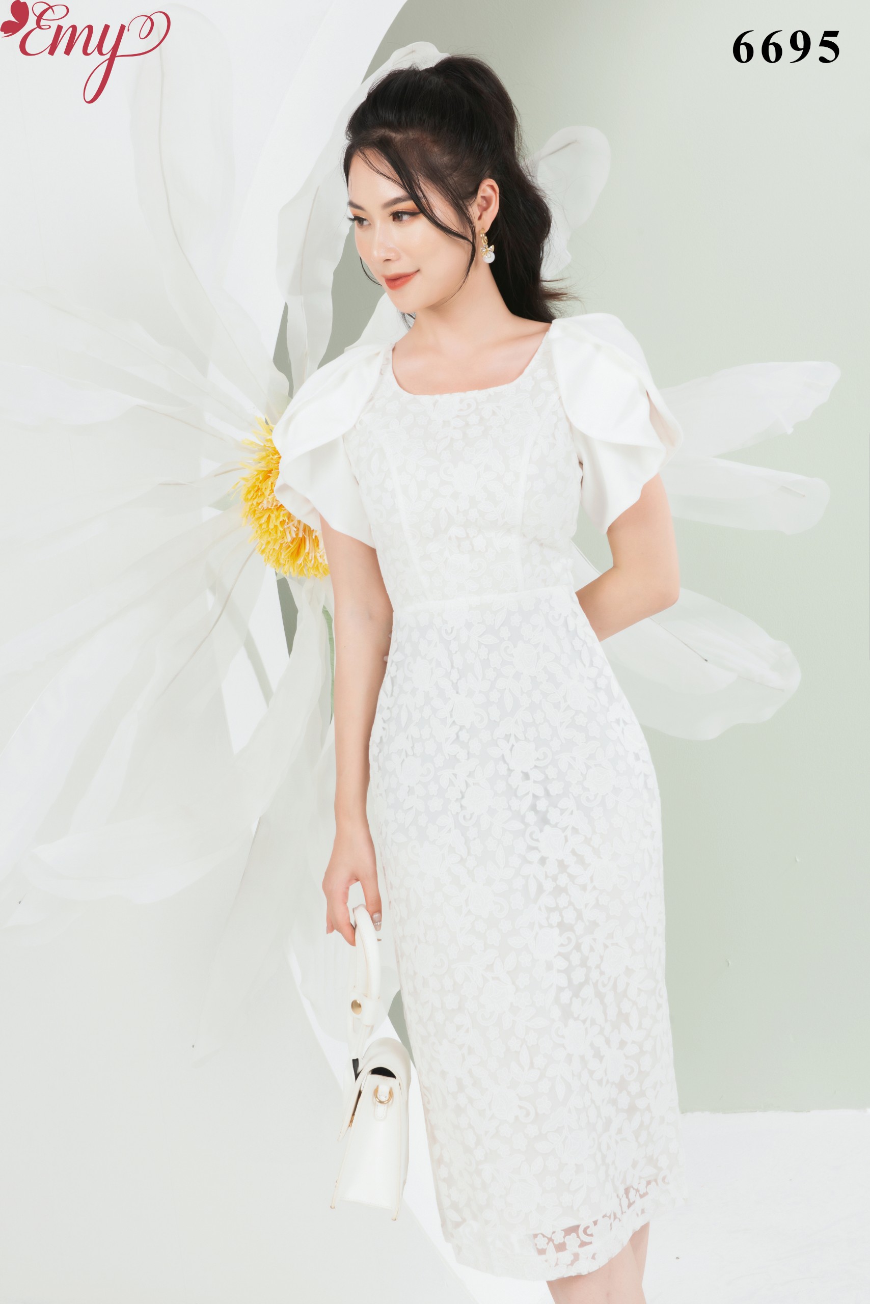 Đầm Body Midi Trắng EM6695
