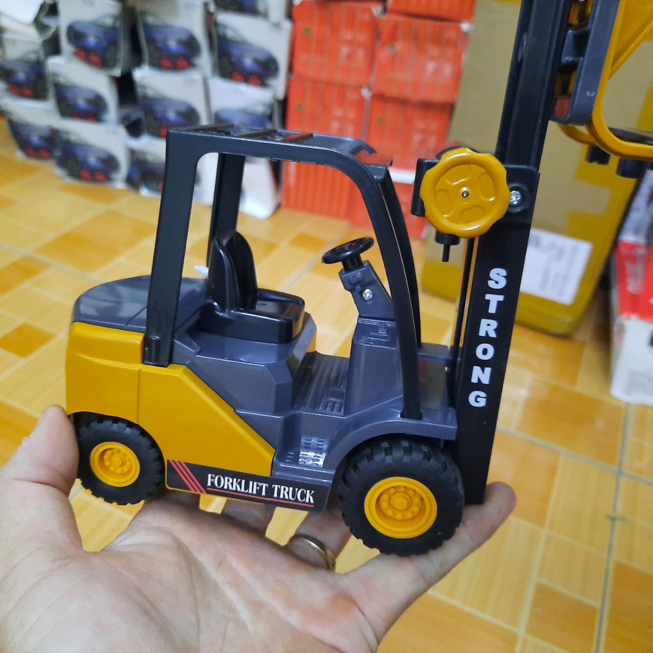 Xe nâng đồ chơi trẻ em bằng nhựa