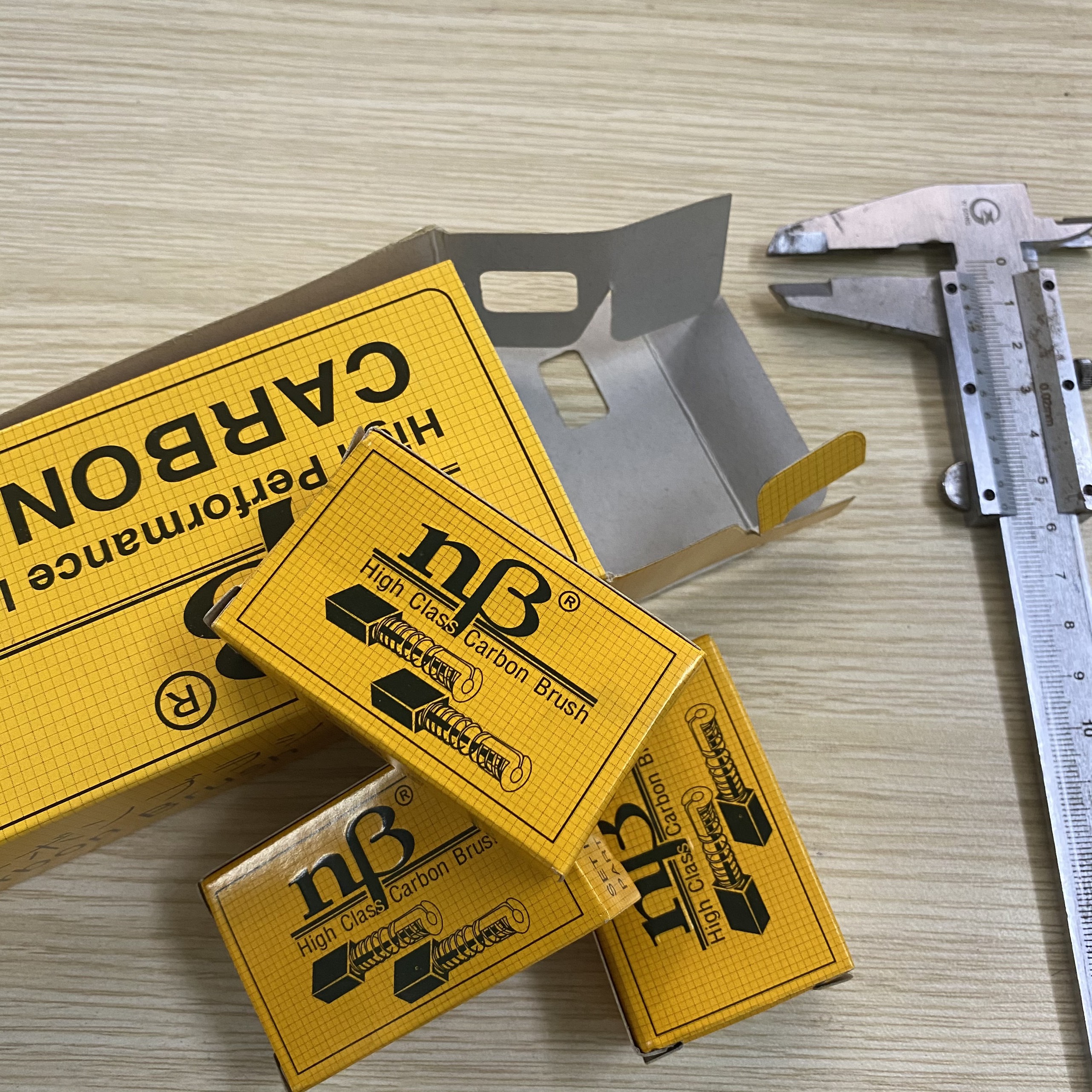 Chổi than 21 NB kích thước 6x7x12mm
