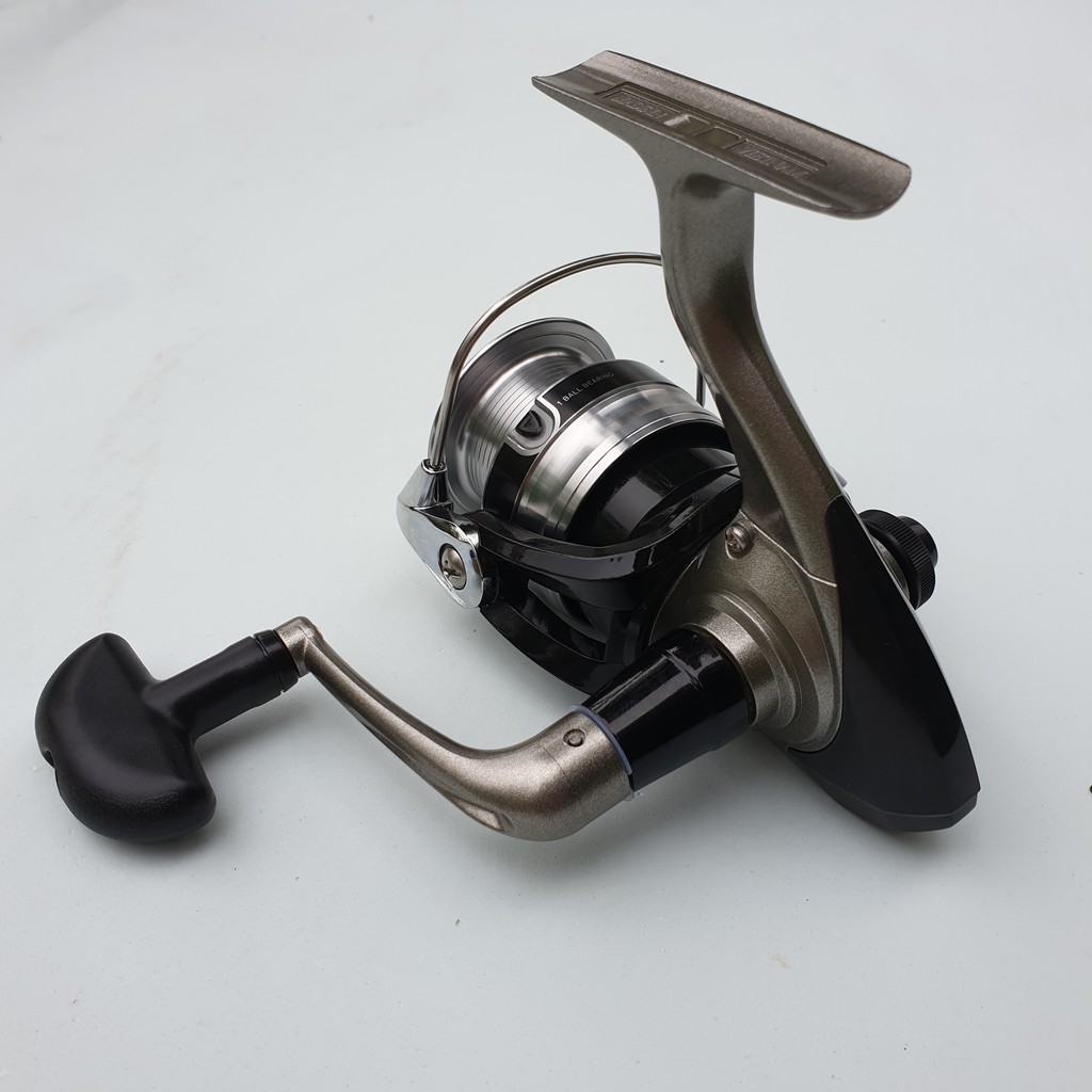 Máy câu cá DAJWA STRIKEFORCE 2500-B Và DAJWA STRIKEFORCE 4000-B (cam kết đổi trả trong 2 tuần đầu)