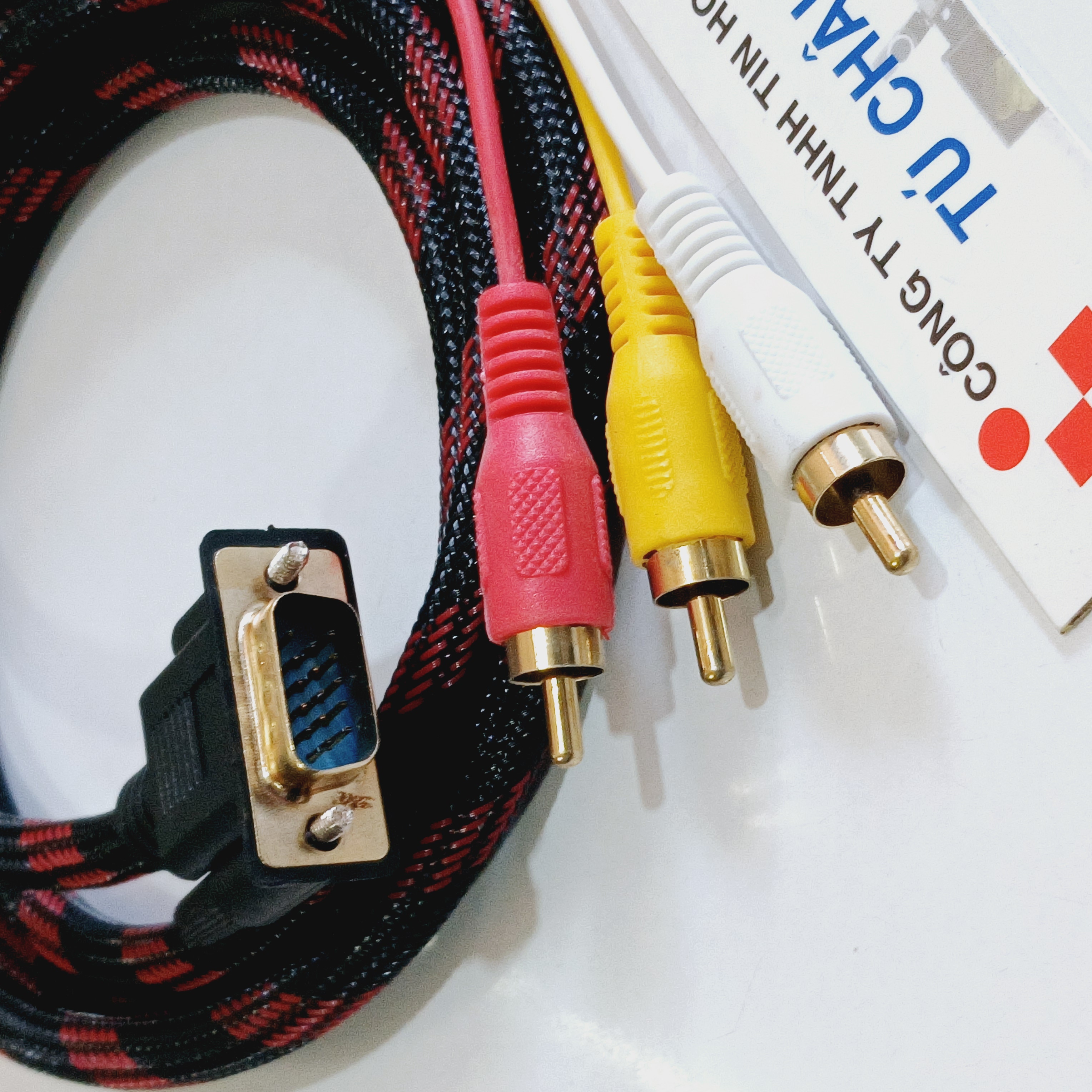 Cáp VGA ra  3 AV (3RAV) / Cáp dài 1.5M (TÍN HIỆU ANALOG)