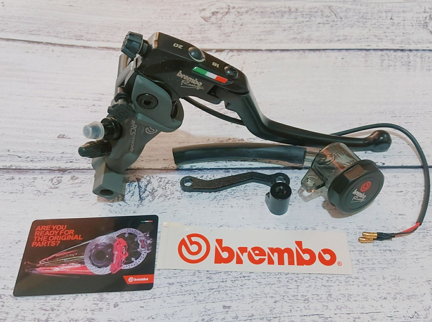 Tay thắng bình Brembo 1:1 tặng kèm bình dầu lớn