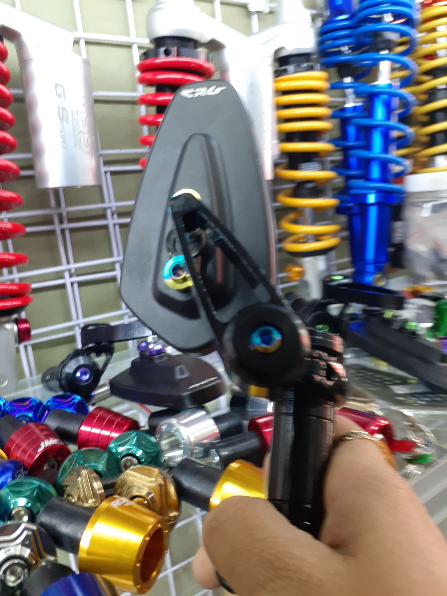 full kiếng gù CRG+ 6 ốc titan GR5 (giá 1 cây bên trái)
