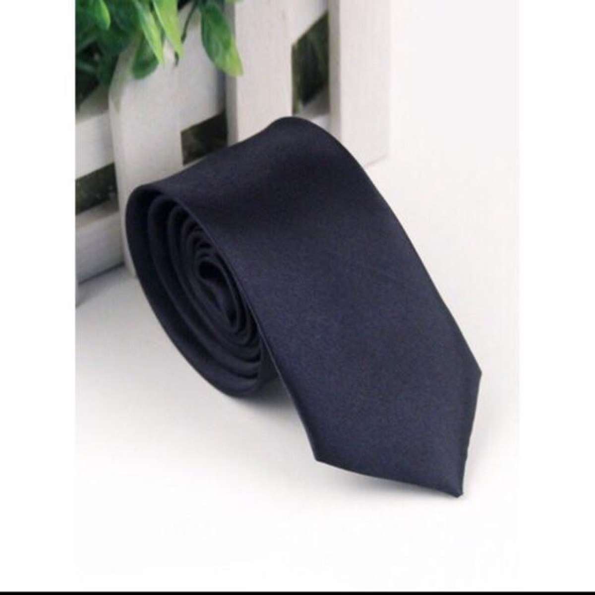 Cà vạt bản nhỏ 5cm chất liệu vải phi bóng