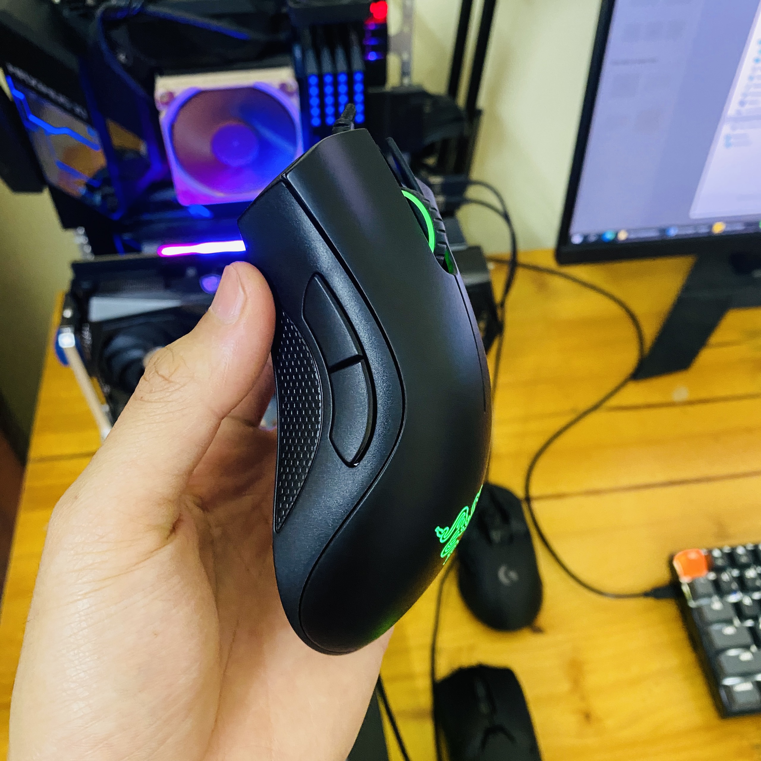 Chuột chơi game Razer Deathadder Esstinal 6400DPI - Bảo hành 12 tháng - không box giá siêu rẻ