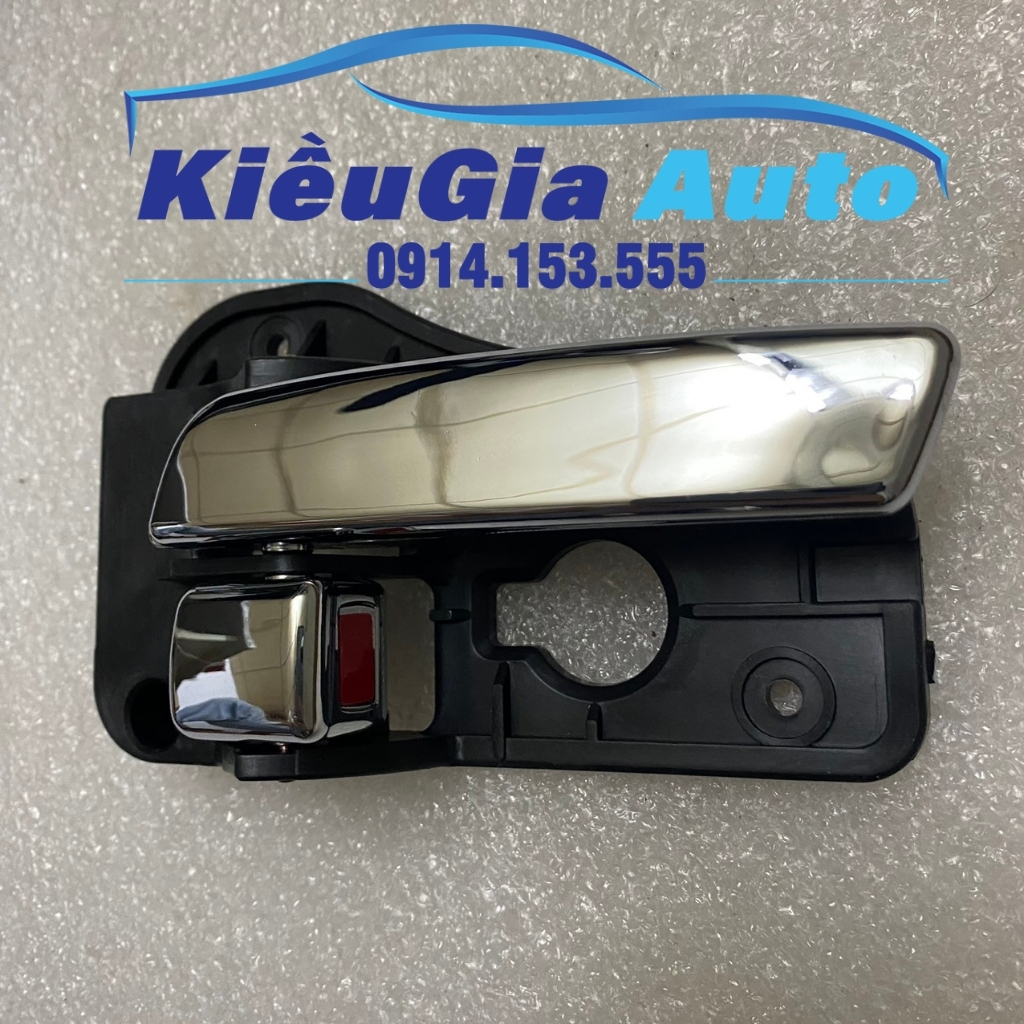 Tay mở cửa trong Kia Carens