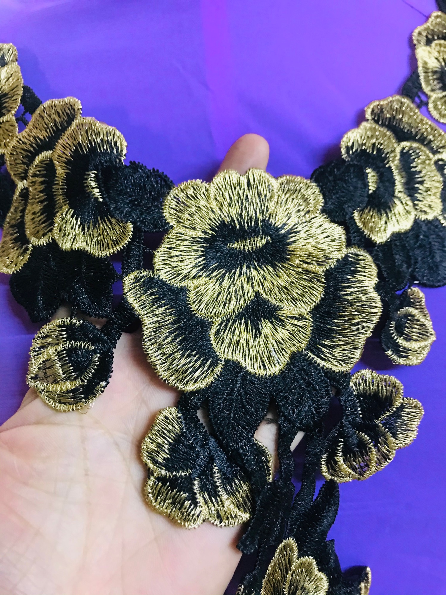 Cổ thêu mã C973