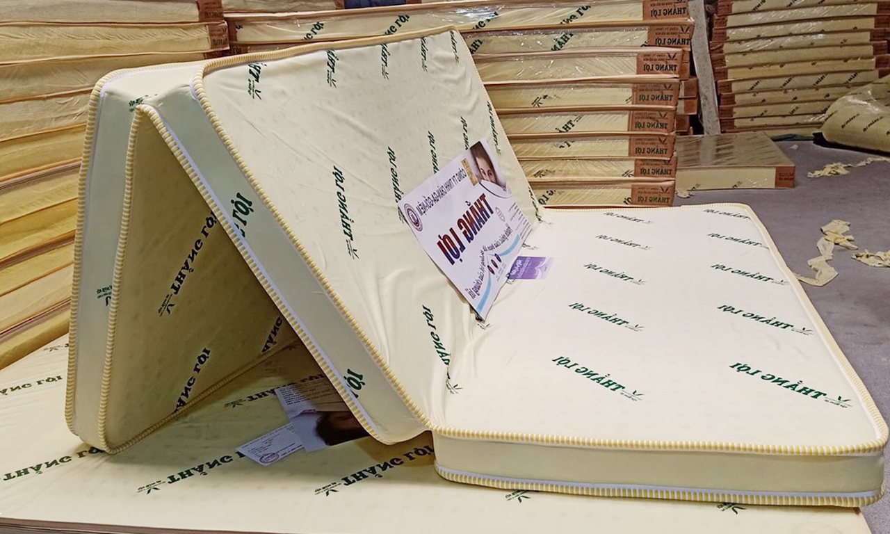 (FREE SHIP HCM ) Nệm Cao Su Thắng Lợi 1m8x2mx10cm, Nệm Cao Su Non Gấp 3 Thoáng Mát, Đàn Hồi Tốt Cho Cột Sống
