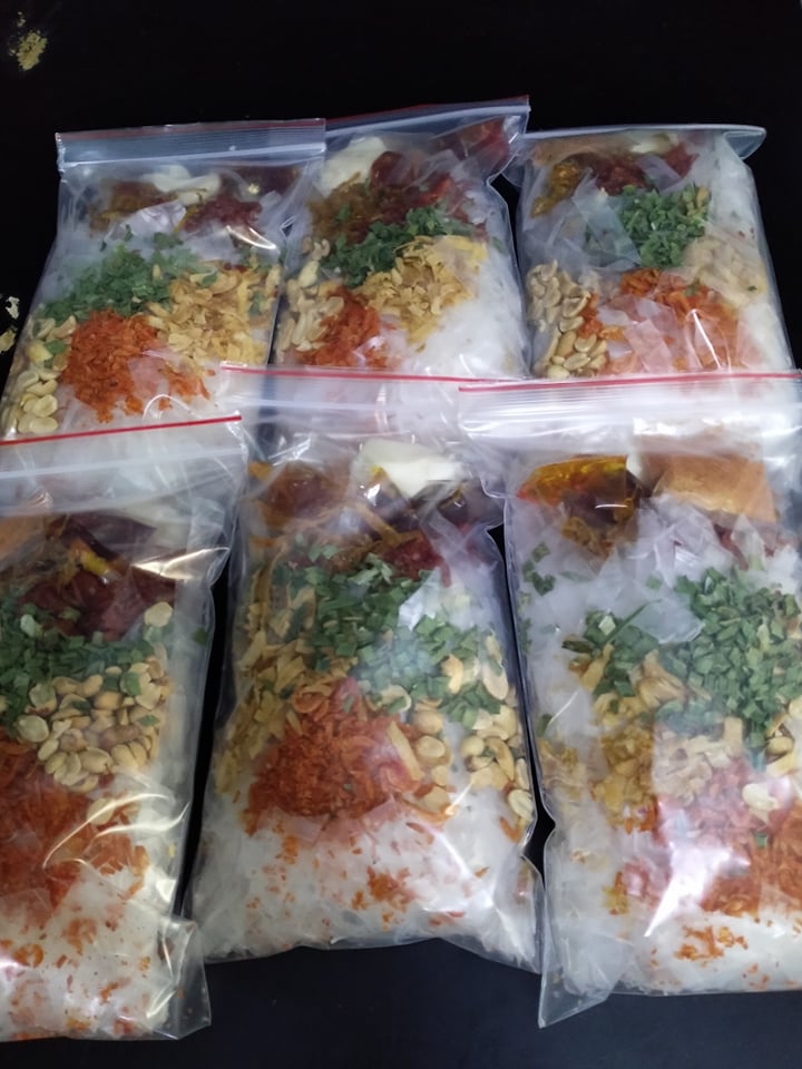 1 bịch bánh tráng trộn chà bông
