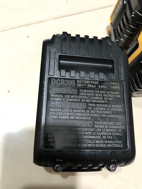 [HCM]Pin dewalt 5ah mới