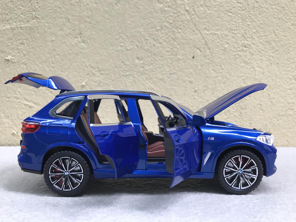 Mô hình xe BMW X5 xDrive40i 1:24